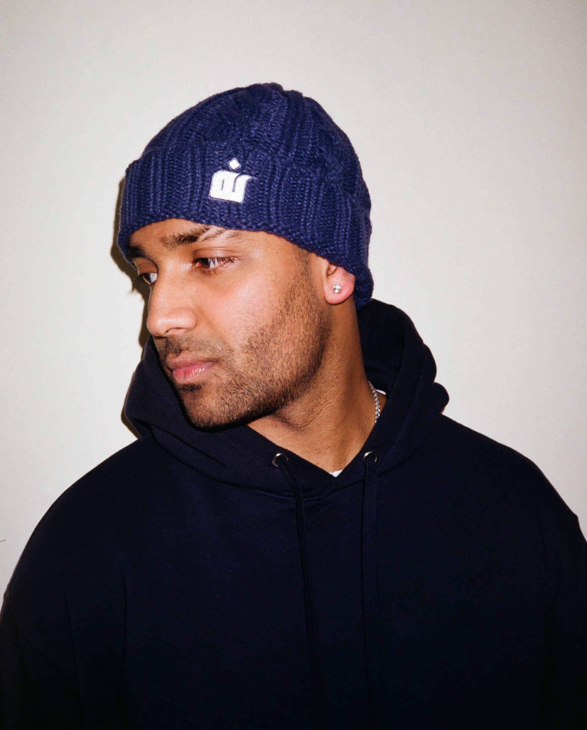NAVY CABLE KNIT BEANIE